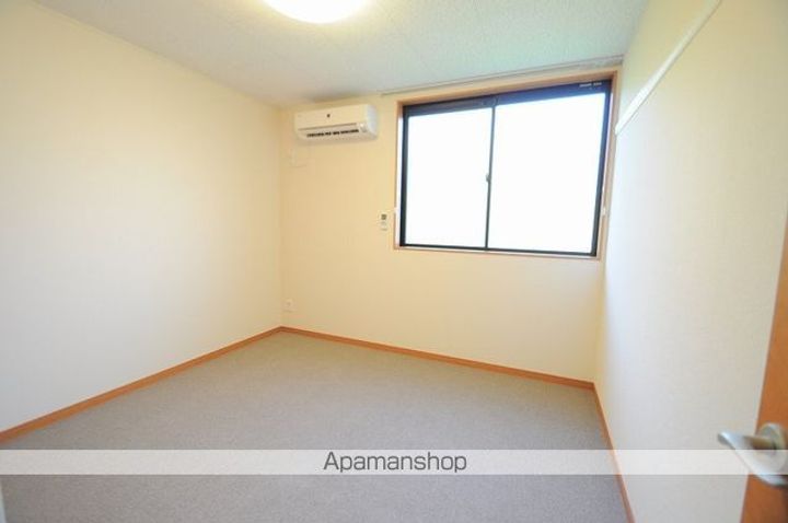 レオパレスKOSUCA 09102の居間