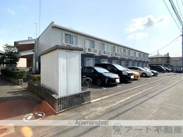 レオパレスフローラ湯築104の外観