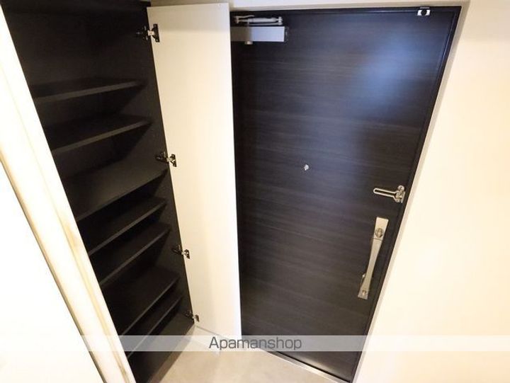 SーRESIDENCE桜本町AWESOMEの玄関