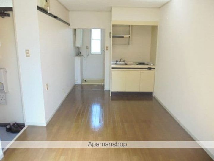 プレジール中西201の居間