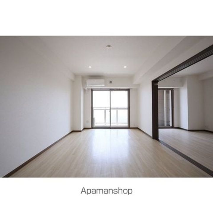 東京都練馬区東大泉6丁目の賃貸マンションの居間