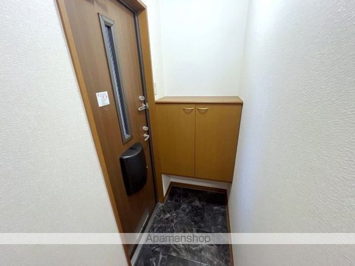 ロイヤルタウン程島 ABCDの玄関