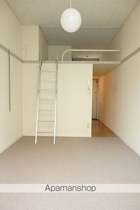 レオパレスヒロタの居間