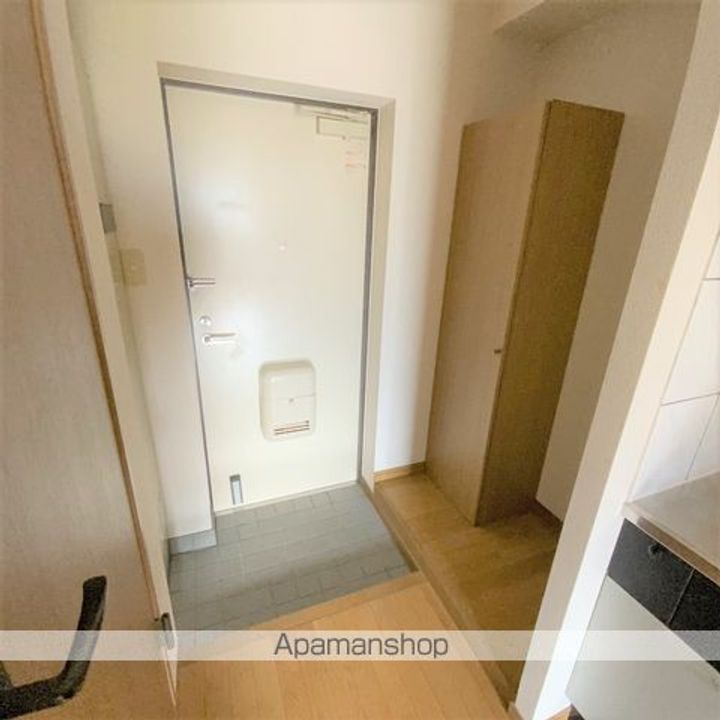 スペースアークヒル205の玄関