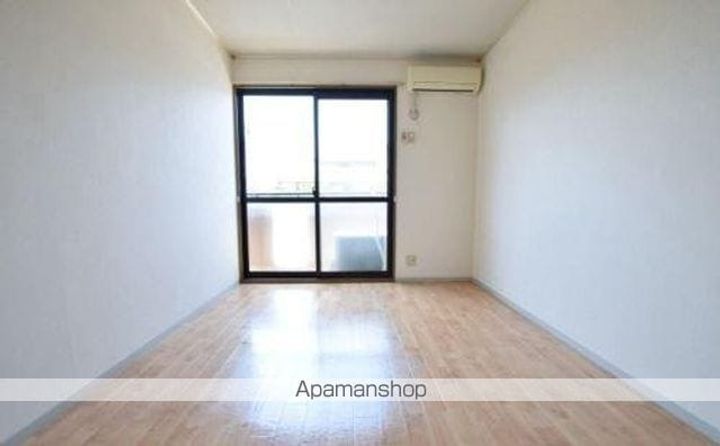 シューグランドールA・B棟A103の居間