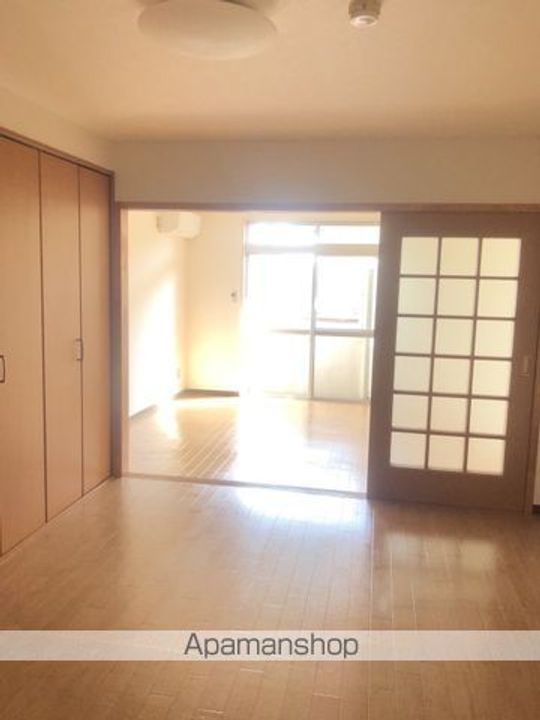 レジデンスカープ 太田202の居間