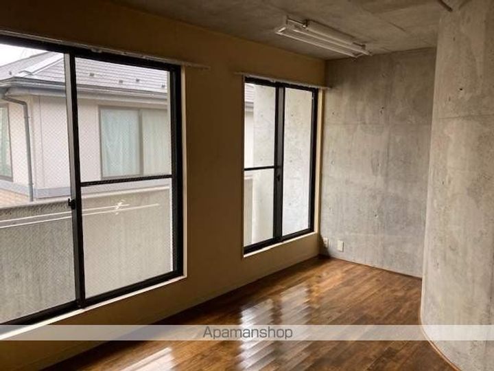 福島県郡山市開成4丁目の賃貸マンションの居間