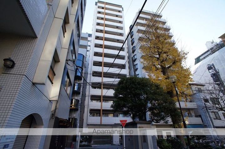 ガーラプレイス新宿御苑の外観