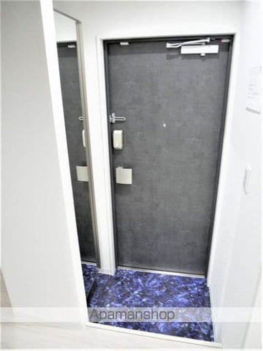 大阪府堺市堺区錦綾町2丁の賃貸マンションの玄関