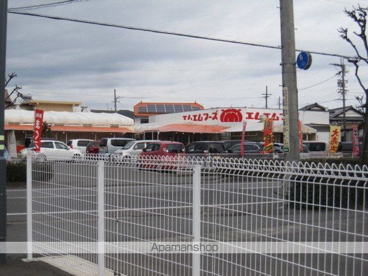 ファミール・Wの周辺