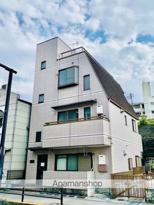 東京都新宿区市谷長延寺町の賃貸マンションの外観