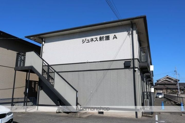 ジュネス新涯の外観