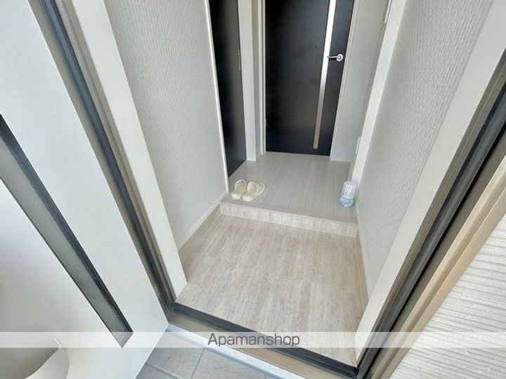 滋賀県東近江市小脇町の賃貸アパートの玄関