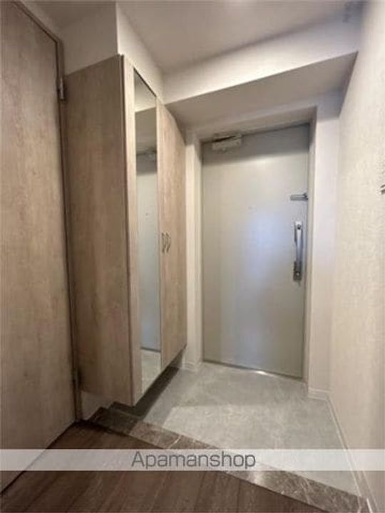 コンフォース堀切の玄関