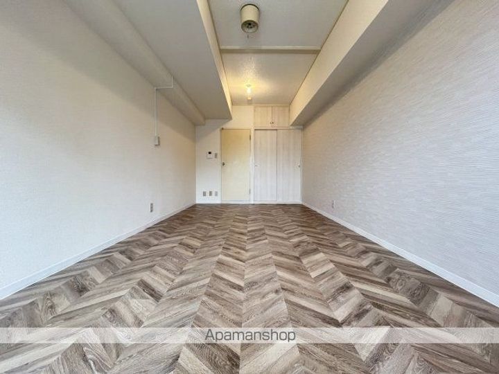 神奈川県横浜市鶴見区鶴見中央2丁目の賃貸マンションの居間