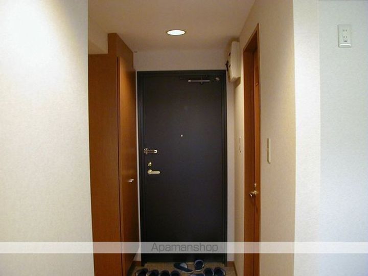 東京都世田谷区羽根木1丁目の賃貸マンションの玄関