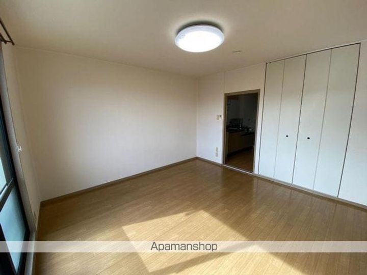 香川県高松市成合町の賃貸アパートの居間