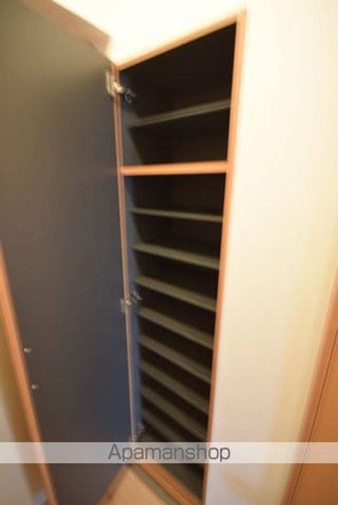 グリーンマンション愛子中央208の玄関