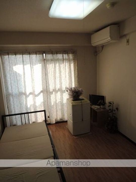 グリーン・エクセル103の居間