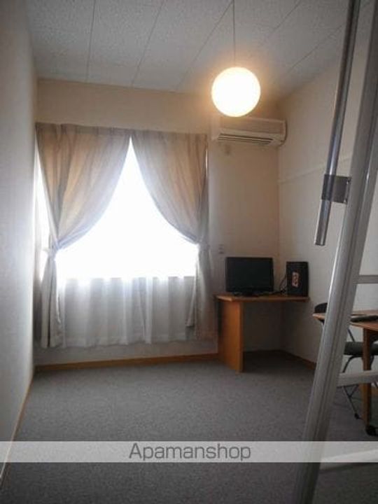 レオパレスWINGCOURT202の居間