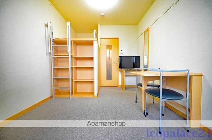 レオパレスセレーノ香椎駅東の居間