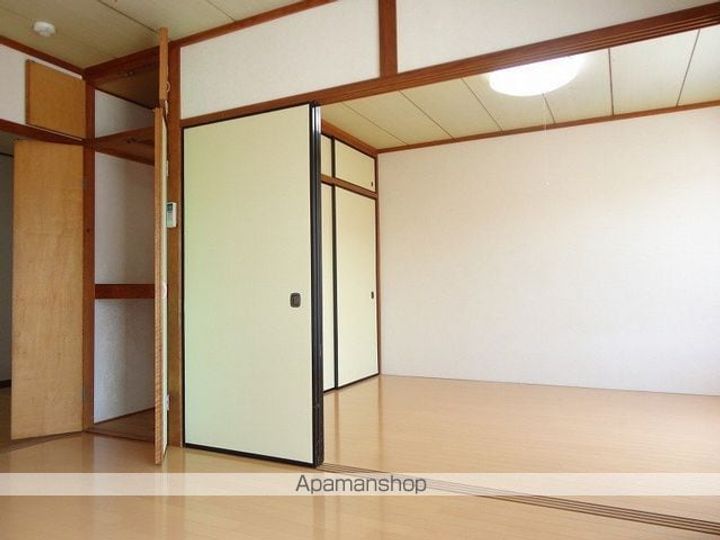 マンション岡の内装