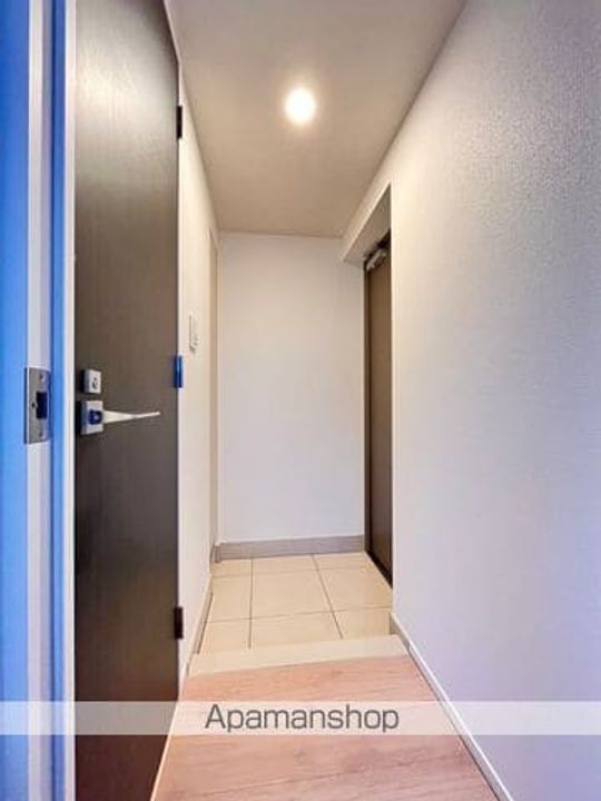 東京都八王子市明神町3丁目の賃貸マンションの玄関