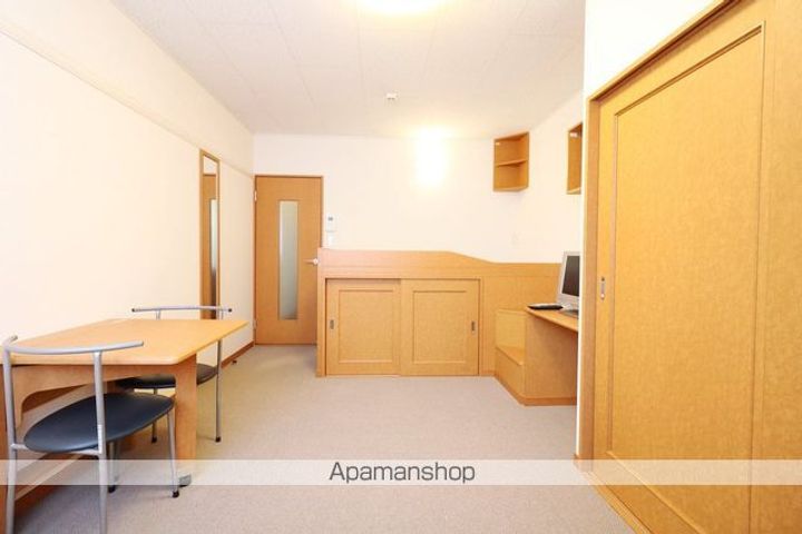 レオパレスジュネス 桂205の居間