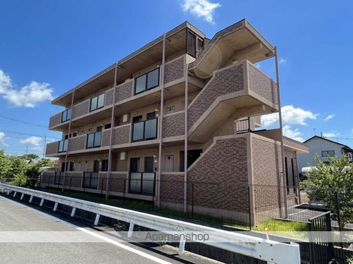 滋賀県蒲生郡日野町中道1丁目の賃貸マンションの外観