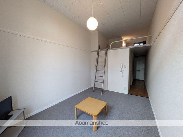 レオパレスMA MAISONの居間