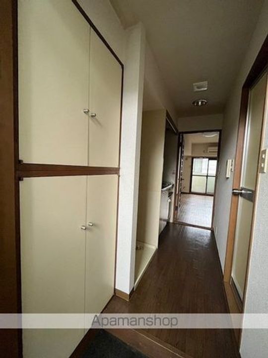 クリスタル東松原の玄関