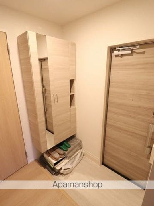 東京都福生市加美平2丁目の賃貸アパートの玄関