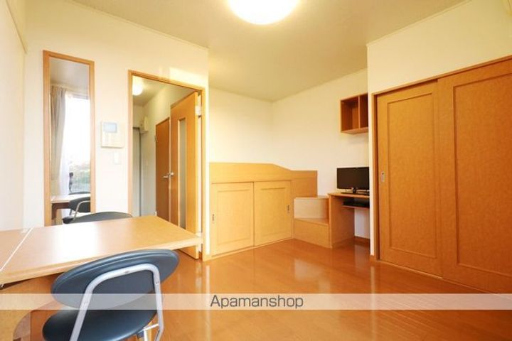 レオパレスマウンテン2113の居間