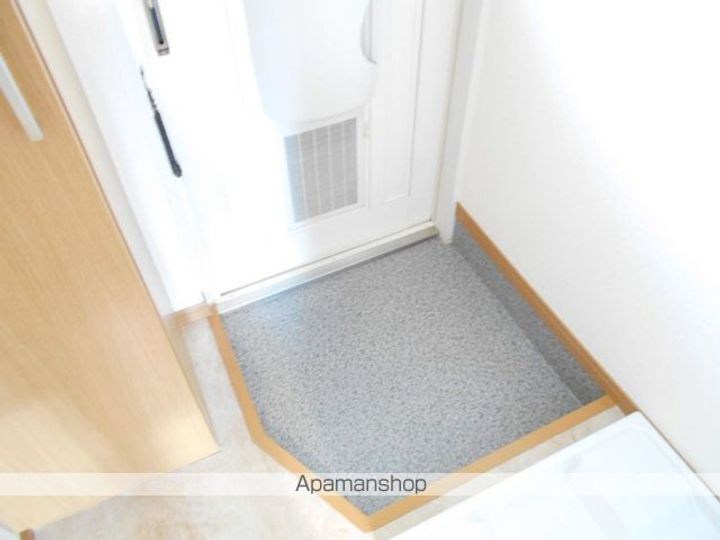 東京都日野市神明1丁目の賃貸アパートの玄関