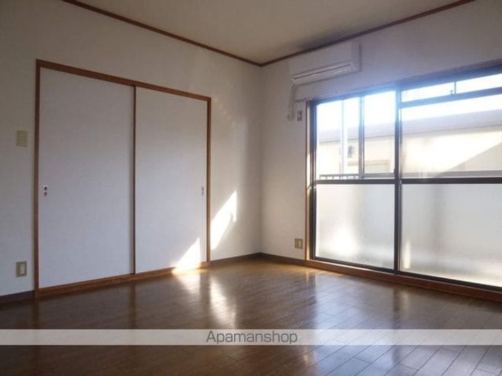 ロイヤルハイツ甲西203の居間