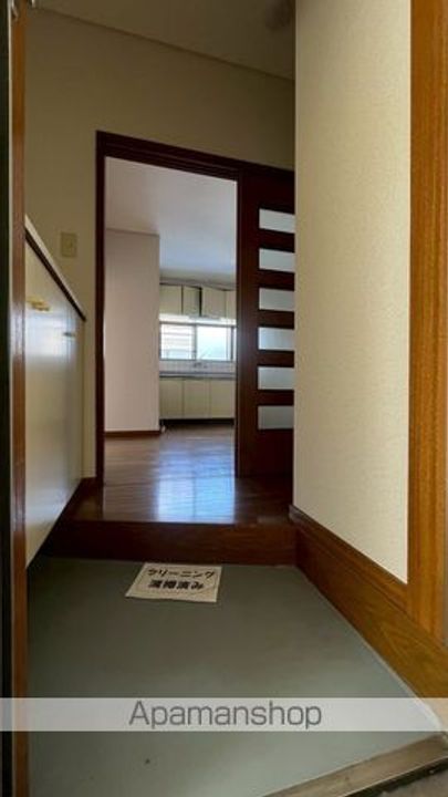 東京都八王子市館町の賃貸アパートの玄関