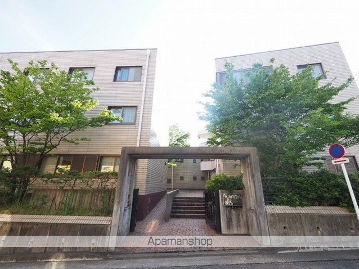 青山ヒルズの外観