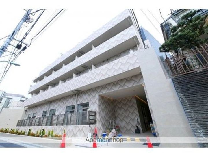 東京都新宿区北新宿2丁目の賃貸マンションの外観