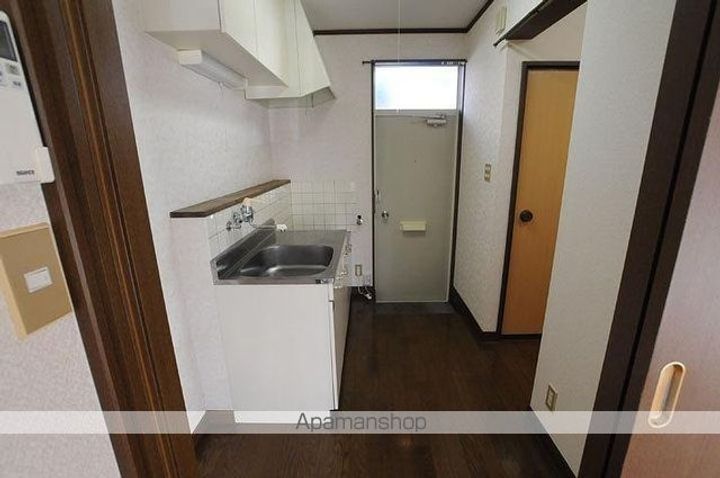 ハイツパープル101の玄関