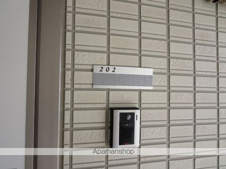 ライジングルーム和田の玄関