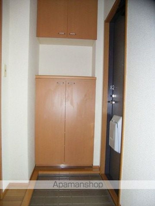 レトアタウン弐番館201の玄関