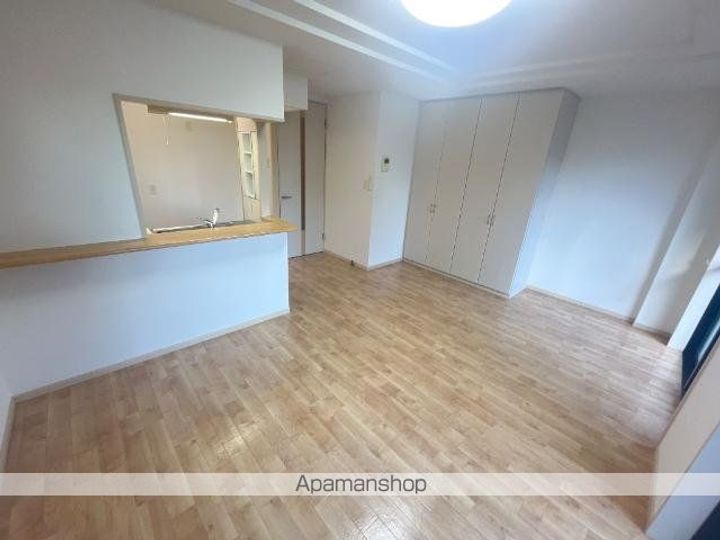 岐阜県岐阜市柳津町上佐波5丁目の賃貸アパートの居間