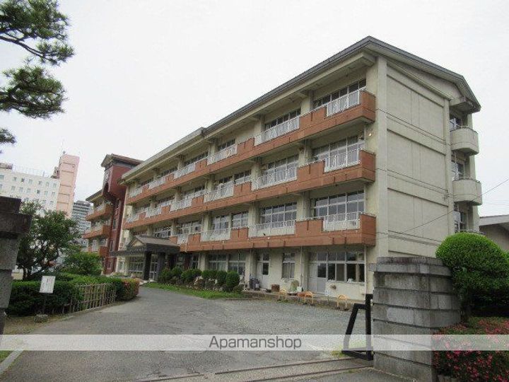 三和マンション302の周辺