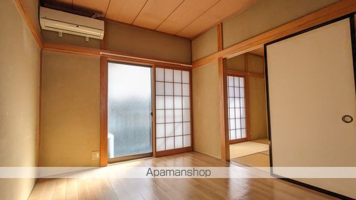 駅前コーポエンゼル203の居間