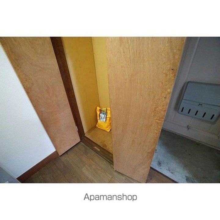 神奈川県川崎市多摩区三田1丁目の賃貸マンションの玄関