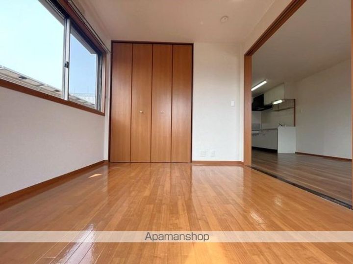 コートキャピタル203号室の居間