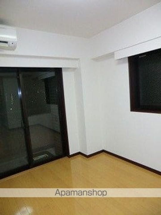 グリアス横浜・ウエストフォルム弐番館1001の居間