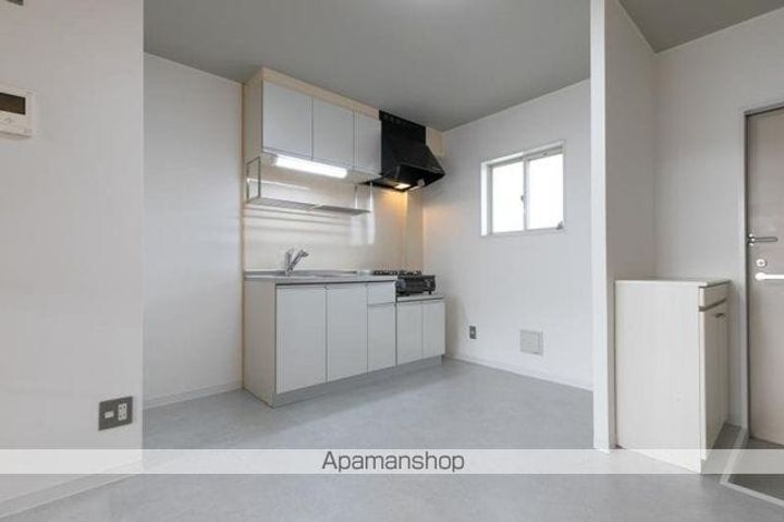 香川県高松市小村町の賃貸アパートの内装