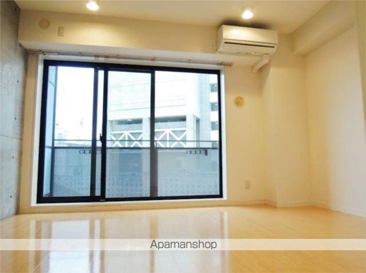 東京都世田谷区北沢1丁目の賃貸マンションの居間