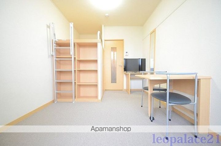 レオパレスORCHID Aの居間